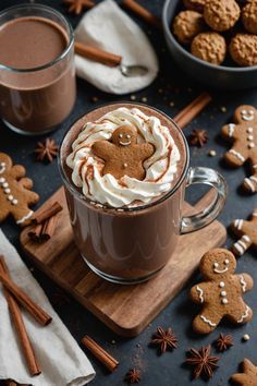 Cute Hot Chocolate Ideas, Hot Cocoa Aesthetic Fall, Hot Cocoa Gingerbread Cookies, Hot Chocolate Bar Home, Cozy Hot Cocoa Aesthetic, Christmas Cold Drinks, Hot Chocolate For Christmas, Hot Drinks Ideas, Cozy Fall Food Recipes