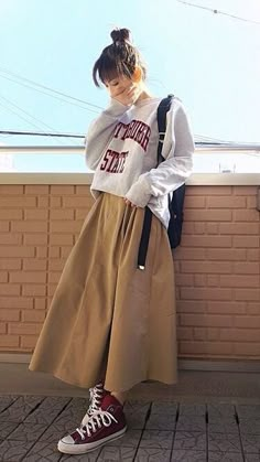 Mode Ulzzang, Stile Hijab, Looks Street Style, Ulzzang Fashion, Converse Sneakers, Muslimah Fashion, 가을 패션, Japan Fashion