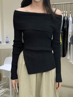 Black Off Shoulder Top Outfit, Tight Sweater Outfit, Broad Shoulder Women Outfits, Off The Shoulder Sweater Outfit, Asian Glasses, Off Shoulder Knit Sweater, Off Shoulder Knit Top, Off The Shoulder Top Outfit, Tops Winter