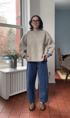 Autumn Thrifted Outfits, Back To School Outfits Cold Weather, Comfy But Cute Fall Outfits, Architecture Review Outfit, Art Director Style, Grandma Winter Outfit, Practical Outfits For Women, Blundstone Work Outfit, Cute Midsize Outfits Fall