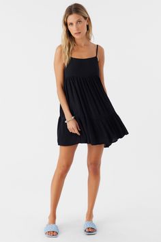 Complete your beach look with this flowy cover-up dress. It has a mini length fit and tiered detail. O'Neill Women's Cover-up dress Mini length Tiered skirt 100% Viscose Loose Mini Dress, Swim Cover Up Dress, Women's Cover Up, Beach Look, Swimsuit Cover Ups, Swim Cover, Dress Mini, Mini Dresses Summer, Tier Skirt