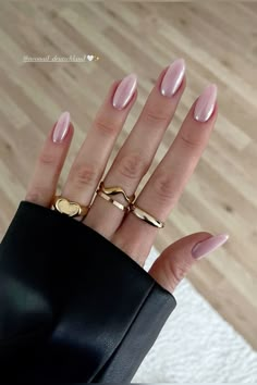 Neutral Pink Chrome Nails, Almond Nails Hailey Bieber Pink, Pale Pink Acrylic Nails Almond, Pale Pink Chrome Almond Nails, Chrome Pale Pink Nails, Natural Nails Almond, Beauty Hacks Nails, Plain Nails, Minimal Ring