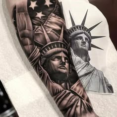 the statue of liberty is shown on this arm