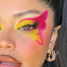 Creative Face Paint Makeup Looks, Facepainting Ideas Aesthetic, Creative Face Makeup, Art Makeup Looks, Artistic Makeup Ideas, Matte Make Up, Makeup Contouring, Butterfly Makeup, Face Art Makeup