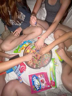 @prezzemolo__ @nessy_crane @likeanalienon_earth Fort Ideas Indoor Sleepover, Sleepover Ideas Pics, Sleepover Ideas Photo, Sleepover Images, Self Care Sleepover, Cute Sleepover Pics, 4 People Sleepover Ideas, Bsf Sleepover Ideas, Sleepover Bday Party