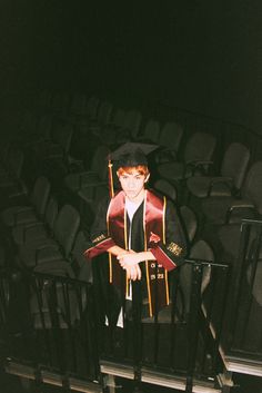 cap, gown, tassle, graduation, senior portraits, texas state university, graduation photos, mullet, photoshoot Emo Graduation Pictures, Y2k Graduation Photoshoot, Alt Graduation Pictures, Alternative Graduation Pictures, Punk Graduation, College Graduation Pictures Aesthetic, Graduation Aesthetic Pictures, Boys Graduation Pictures, Unique Grad Photos