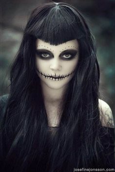 Mouth, Lip, Hairstyle, Eye, Eyebrow, Eyelash, Style, Bangs, Black hair, Iris, Diy Halloween Face Paint, Diy Halloween Face, Makijaż Sugar Skull, Carnaval Make-up, Zombie Make Up, Den Mrtvých