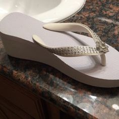 Flops de boda. Zapatos para novia. Flip Flops para novia. | Etsy