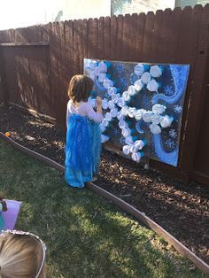 Frozen Birthday Party Themes, Frozen Birthday Party Crafts, Frozen Party Crafts, Tree Punch Game, Pinata Alternative Ideas