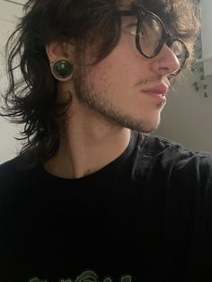 #mullet#shag#yallternative#emo#emoboy#piercing #piercingaddict #earstretcher#gauges#tattoos#tattooart#alternative#alternativemen#alternativeguy#curlyhair#wavyhair Mullet Shag, Hair Inspiration Short, Shag Haircut, Hair Reference, Cut My Hair, Attractive People, Body Mods, Haircuts For Men, Look Cool