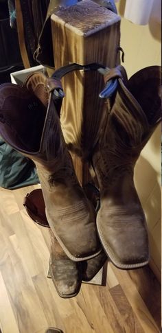 Cowboy Boot Rack, Woodworking Project Ideas, Ranch House Decor, Western Bedroom Decor, Boot Tree, Creative Woodworking