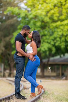 It was the Girl Next Door Kinda Love Story for Maame & Jeremy | BellaNaija Weddings Engagement Photos Black Couples, Love Photoshoot, Couples African Outfits, African Love, Bellanaija Weddings, Afrikaanse Mode, Beautiful Beach Wedding