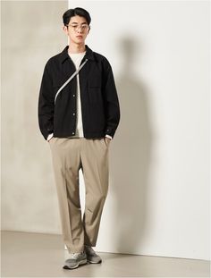 Relax Pants Outfit Men, Korean Formal Pants, Slacks Outfit Men, Japan Outfit Men, Beige Pants Outfit Men, Ankle Pants Outfit Men, Straight Pants Outfit, Korean Male Fashion, Ankle Pants Outfit