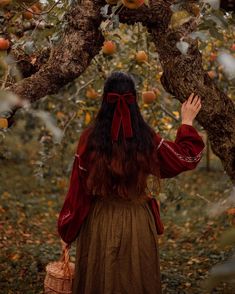 Japanese Scenery, Cute Profile, Autumn Witch, Spooky Costumes, Apple Art, Halloween Photoshoot, Chicken Farm, Fall Feels, Family Halloween Costumes