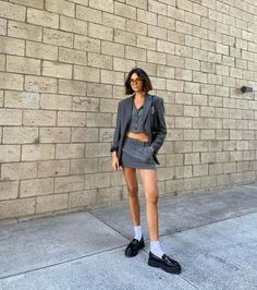 Waistcoat Woman Street Style, Waistcoat And Skirt Outfit, Ultra Mini Skirt, Mini Skirts Fashion, Autumn Skirt, Style For Fall, Spring Fashion Chic, Skirt Outfits Fall, Bella Hadid Outfits