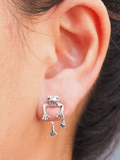 Boucles d'Oreilles Grenouille-Earrings-MAUV STUDIO-STREETWEAR-Y2K-CLOTHING Frog Earrings, Trendy Scarves, Grunge Fairycore, Frog Design, Earring Jackets, Bodycon Floral Dress, Alloy Earrings, Sparkle Jewelry, Cute Frogs