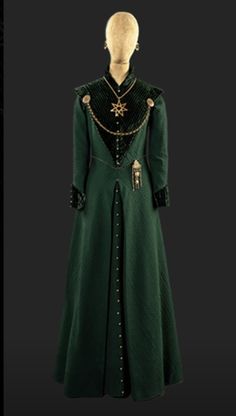 House Of The Dragon Costume, Green Fantasy Outfit, Alicent Hightower Dress, House Of The Dragon Costume Design, Luxury Long Sleeve Medieval Dress For Larp, Green Medieval Dress Modern, Rhaenyra Targaryen Tourney Dress, House Of The Dragon Gold Cloaks, Green Medieval Dress Dragon