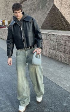 Men Fall 2023 Fashion, Fall Fashion 2023 Men, Vintage Aesthetic Men, Baggy Jeans Outfits, Baggy Jeans Outfit, Leather Jacket For Men, Blue Jeans Mens, Black Jeans Outfit, Mens Trendy Outfits