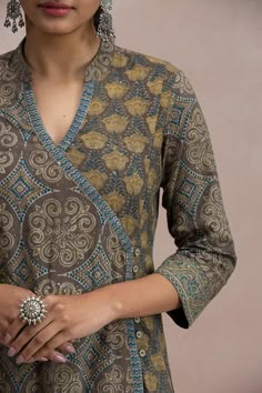 Cotan Kurta Design, Collared Kurta For Women, Ajrkha Kurti, Printed Kurti Pattern, Printed Kurta Patterns Latest, Kurta Cotton Designs, Angrakha Neck Design, Bagh Print Suits Design Latest, Angarkha Kurti Pattern Straight