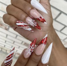 Christmas Acrylic Nails Stiletto, Christmas Stiletto Nails Winter, Christmas Nails Stilleto Shape, Stiletto Nails Christmas, Urban Nails, New Year Nails, Designer Nails, Summer Nails Beach, Sns Nails