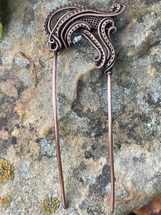 Heavy Gauge Copper Hair Fork with layers of Handwoven Copper and a Crystal Accent. Your hair deserves jewelry too! Wire Wrapped Hair Comb, Hanna Design, Wrapped Hair, Hair Forks, Wire Wrap Jewelry Designs, Hair Fork, Diy Crystals, Copper Hair, Wrap Jewelry