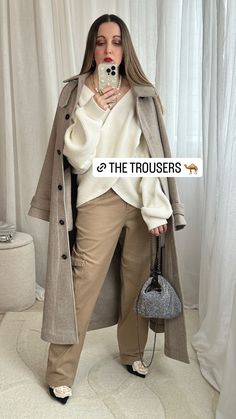 How to accessorise a capsule wardrobe. Click to shop the trousers and the rest of the outfit. Cargo Trousers Outfit, Trousers Outfit, Trouser Outfit, Fabric Belt, Cargo Trousers, Outfit Idea, Waist Belt, Capsule Wardrobe