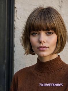 I can’t wait to style the Soft Fringe Bob, ideal for those with straight to wavy hair. This cut features a soft, eye-catching fringe that gently frames the face, blending into a bob that sits just at the jawline. It’s particularly flattering for oval and long face shapes and works beautifully with both natural and more adventurous hair colors, such as caramel highlights or ash gray. Pair it with a classic button-down shirt or a soft knit top for a refined, elegant summer look. Katie Holmes Bob, Short Bob Cut With Bangs, Jawline Bob, Mini Bob Haircut, Long French Bob, Stacked Bob With Bangs, Classic Pixie Haircut, Straight To Wavy Hair, Felix Hair