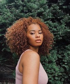 Hair Colors For Dark Skin, Hair Color For Brown Skin, Hair Color For Dark Skin, Colors For Dark Skin, Ginger Hair Color, Colored Curly Hair, Dyed Natural Hair, Honey Blonde Hair, Curly Girl Hairstyles