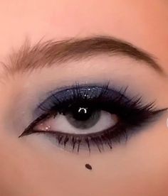 Blue Makeup Inspiration, Makeup Looks To Go With Blue Dress, Makeup Blue Shadow, Raven Eye Makeup, Dark Blue Sparkly Makeup, Indigo Makeup Looks, Navy Blue Sparkly Eye Makeup, Eye Makeup Dark Blue, Blue Halo Eye Makeup