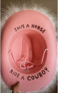 Coastal Cowgirl Hat Ideas, Cowgirl Hat Design Ideas, Cowgirls Hats, Cowgirl Hat Aesthetic, Diy Cowboy Hats, Cowboy Hat Diy, Disco Cowgirl Aesthetic, Western Cowgirl Aesthetic, Cowboy Hat Aesthetic