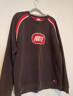 #fashion #nike #nikevintage #90s #nike90s #vintage #aesthetic #sweatshirt #ootd #instagram #rare Old School Nike Sweatshirt, Old School Nike Clothes, Nike 2000s Fashion, Vintage Sweaters Nike, Vintage Nike Hoodies, Nike Old Clothes, Vintage Sportswear Aesthetic, Old Nike Aesthetic