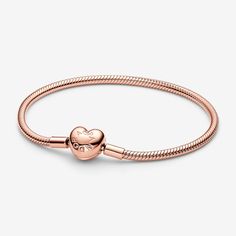 Make your story shine with the Pandora Moments Heart Clasp Snake Chain Bracelet. Our iconic snake chain bracelet gets a gleaming update in 14k rose gold plating, with a polished heart-shaped clasp. The clasp includes an engraved Pandora logo on one side and the Pandora Crown O logo on the other. Style this Pandora snake chain bracelet with up to 16 to 18 charms for an iconic everyday look that is all yours. - Pandora Moments Heart Clasp Snake Chain Bracelet - 14k Rose gold-plated unique metal blend - Sz. 9.1 in Cute Bracelets With Charms, Pandora Logo, Snake Chain Bracelets, Christmas Makeup, Mesh Bracelet, Cute Bracelets, Top Gifts, Snake Chain, Bracelet Sizes