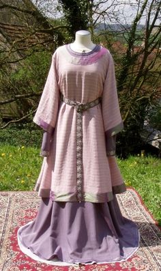 Saxon Clothing, Gaun Abad Pertengahan, Viking Garb, Medieval Gown, Medieval England