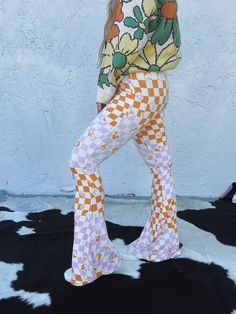 Floral Checkerboard Print Flare Pants Wavy Checkerboard Design Available In Two Colors Elastic Waistband No Pockets Approx. 34" Inseam 92% Polyester, 8% Spandex Sizing Recommendations: Small 2/4/6 Medium 6/8/10 Large 10/12/14 Floral Checkerboard, Groovy Outfits, Colorful Fits, Wavy Checkerboard, Bff Hoodies, Print Flare Pants, Grunge Core, Magical Mystery Tour, Trendy Mom Outfits