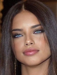 Adriana Lima Eyes, Bombshell Makeup, 90s Makeup, Makijaż Smokey Eye