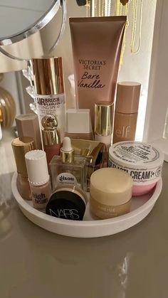 Makati, Makeup Essentials, Beauty Product, Setting Spray, Just Girl Things, Charlotte Tilbury, Makeup Collection, Makeup Skin Care, Smell Good