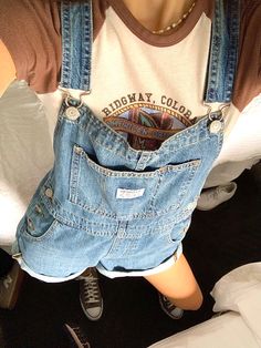 Size 8 Summer Fashion, Theme Park Outfits Summer Aesthetic, Summer Outfits With Overalls, Summer Outfits Overalls Shorts, Cute Overall Shorts Outfits, Pretty Summer Outfits Aesthetic, Overalls Outfit Summer Aesthetic, Overalls Aesthetic Outfit, Overall Shorts Outfit Aesthetic