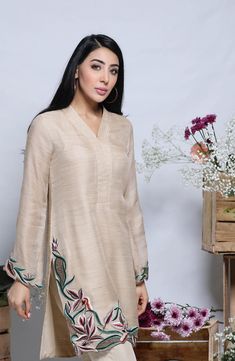 Hand Embroidered Shirt, Embroidery Suits Punjabi, Designer Kurti Patterns, Pakistani Fashion Casual, Kurti Embroidery Design, Kurta Designs Women, Beautiful Suit, Embroidery Suits Design, Boutique Dress Designs