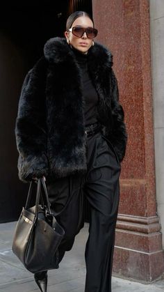 Ivona Zupet, Extreme Fashion, Streets Of London, Winter Travel Outfit, New Years Outfit, February 22, Street Style Winter, Instagram Outfits, Street Style Inspiration