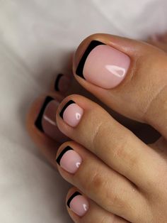 24 uñas de los pies artificiales francesas negras simples, uñas postizas brillantes con pegamento, uñas postizas de forma plana y corta, usables, 1 hoja de cinta y 1 lima de uñas, uñas de los pies clásicas prensadas | SHEIN USA French Toe Nails, Nail Design Glitter