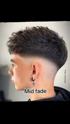 cortes insanos on Instagram Boys Colored Hair, Mullet Hairstyle Women Short, Elegance Hair, Mullet Hairstyle Women Curly, Hair Cut Guide, Medium Length Hair Men, Mullet Hairstyle Women, Grey Hair Styles For Women, Short Sassy Hair