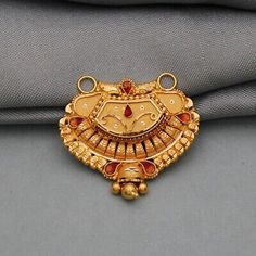 Square Mangalsutra Pendant Gold, Elegant Festival Locket Jewelry, Elegant Locket Jewelry For Festivals, 22k Gold Jewelry For Puja, Traditional 22k Gold Pendant Jewelry, 22k Gold Temple Jewelry Round Pendant, Traditional Gold Plated Pearl Pendant Jewelry, Festive 22k Gold Pearl Pendant Jewelry, Festive Temple Jewelry With Pearl Pendant