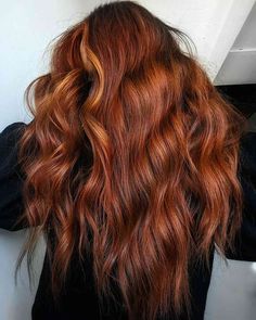 Deep Red With Blonde Highlights, Red Hair Color 2023, Copper Red Hair Balayage, Balayage Hair Red Auburn, Red Hair Highlights And Lowlights, Copper Hair With Dimension, Brown To Red Balayage, Red Hair With Dimension, Dimensional Red Hair Copper