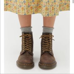 My Favorites For Everyday - Light Weight Distressed Brown True To Size C02022343c8 Line Through Name To Prevent Store Returns. 1460 Crazy Horse, Tokyo Street Fashion, Leather Lace Up Boots, Soft Grunge, Crazy Horse, Grunge Style, Vans Authentic, Doc Martens, Dr. Martens Boots