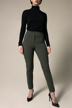 Description: Olive skinny pants women's trousers for an undeniably stylish, sleek, and professional look. Made with 59% Nylon and 41% elastane, these women's trousers are super comfortable to wear and do not slip! Designed specifically for a regular fit, these trousers can be paired with a blouse or tops of choice to create a professional, urban and modern look. Ideal for day wear as well as a nightwear throughout the year! Available in sizes XS to XL, these skinny pants are true to size. They a Interview Fits, Project 333, Proper Attire, Women Trousers, Future Outfit, Stylish Pants, Business Wear, Professional Attire, Graduation Outfit