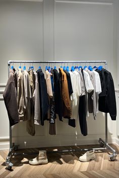 store
shopping
aesthetic
menswear
italy Store Interiors, Wardrobe Rack, Showroom, Wardrobe, Furniture, Home Decor, Home Décor