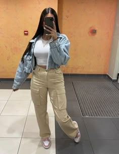 Parachute Pants Outfit Black Women, Beige Cargo Pants Outfit Winter, Jordan Rose, Stylish Business Outfits, Khakis Outfit, Cargo Outfit