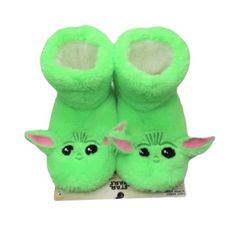 Nwt Star Wars Mandalorian Baby Yoda Slippers Size S/M Shoe Size 5 1/2 - 7 1/2 Yoda Slippers, Star Wars Green, Star Wars Shoes, Shoes Star, Star Wars Mandalorian, Star Wars Women, Star Wars, Slippers, Apartment