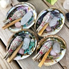 Smudge Kit, Magia Das Ervas, Moon Ritual, Energy Clearing, Etsy Inspiration, Full Moon Ritual, Meditation Space, Smudge Sticks, White Sage