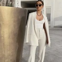 Nwt Tuxedo Jacket Ecru Ref. 2581/778 Double Breast Tailored Fit Smoke Free/ Pet Free Reasonable Offers Welcome Chic All White Outfit, Formal Pant Suits For Women Classy, Formal White Outfit, White Suit Outfit, Formal Pant Suits For Women, Grad Outfits, Outfit Elegantes, Pant Suits For Women, White Suit